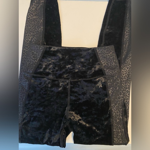 Good American Workout Set Black Crushed Velvet - Picture 4 of 5